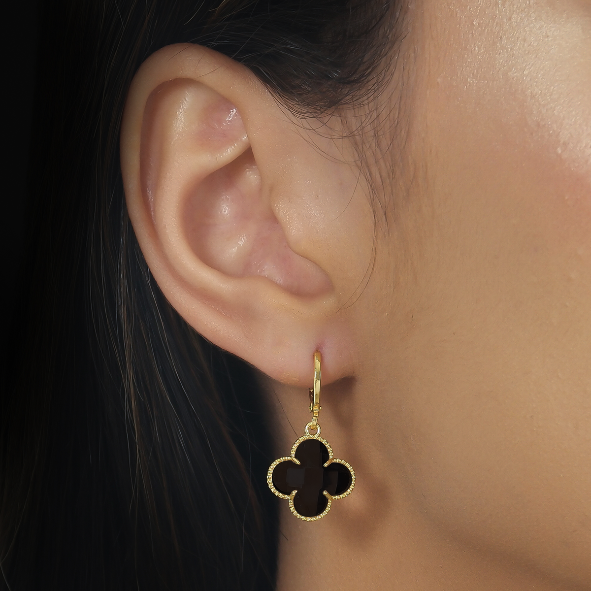 Brinco Trevo com Zircônia Preta