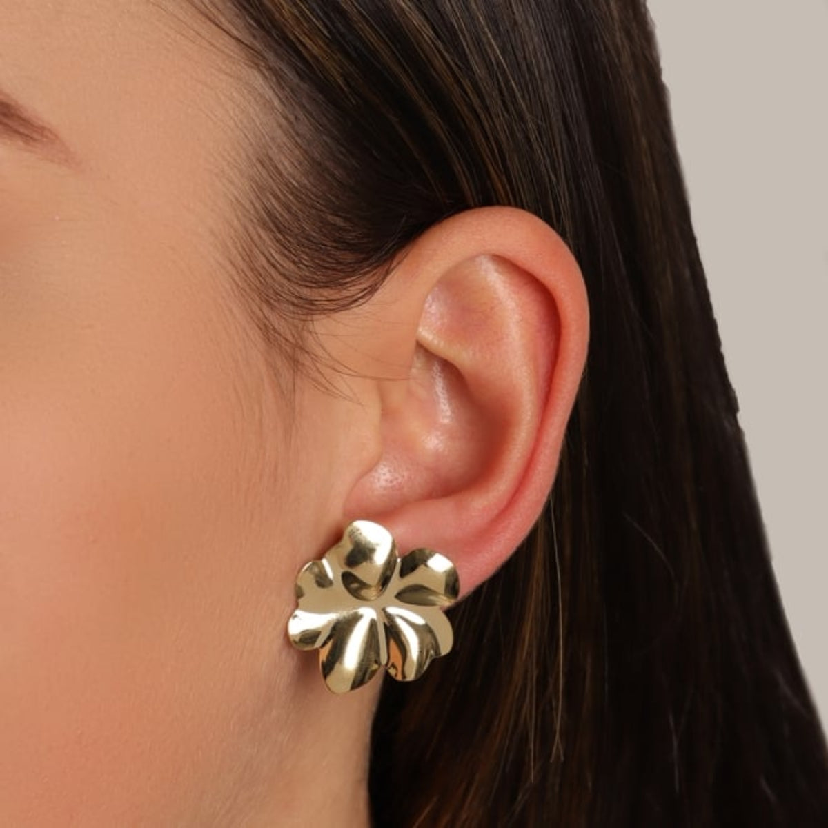 Brinco de Flor Dourado