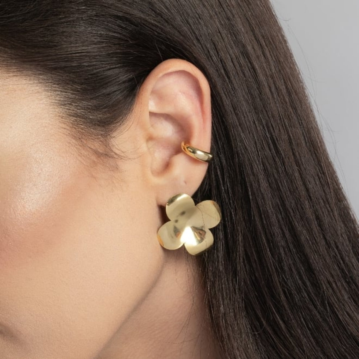 Brinco de Flor Dourado Liso